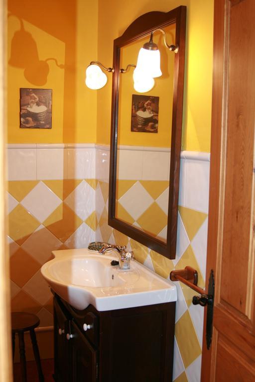 شقة Vivienda Casa Luisa كوميلاس الغرفة الصورة